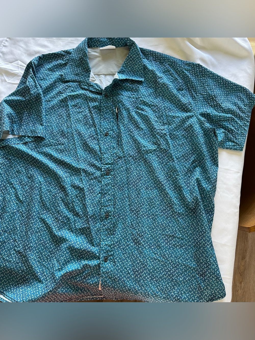 Men's Teal Short-Sleeve Button-Down Shirt - Casual Print